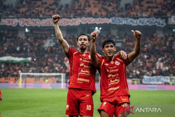 Berikut adalah alternatif judul untuk "Empat laga besar menanti Persija di bulan Agustus, berikut jadwalnya":

1. "Jadwal Seru: Empat Pertandingan Penting Persija di Bulan Agustus"
2. "Agustus Menjadi Bulan Krusial Bagi Persija: Ini Jadwal Pertandingannya"
3. "Persija Hadapi Empat Pertandingan Besar di Agustus: Simak Jadwalnya"
4. "Bulan Agustus yang Menentukan: Jadwal Empat Laga Persija"
5. "Persija Siap Tempuh Empat Laga Menentukan di Agustus, Berikut Jadwalnya"

Semoga salah satu dari judul ini sesuai dengan kebutuhan Anda!